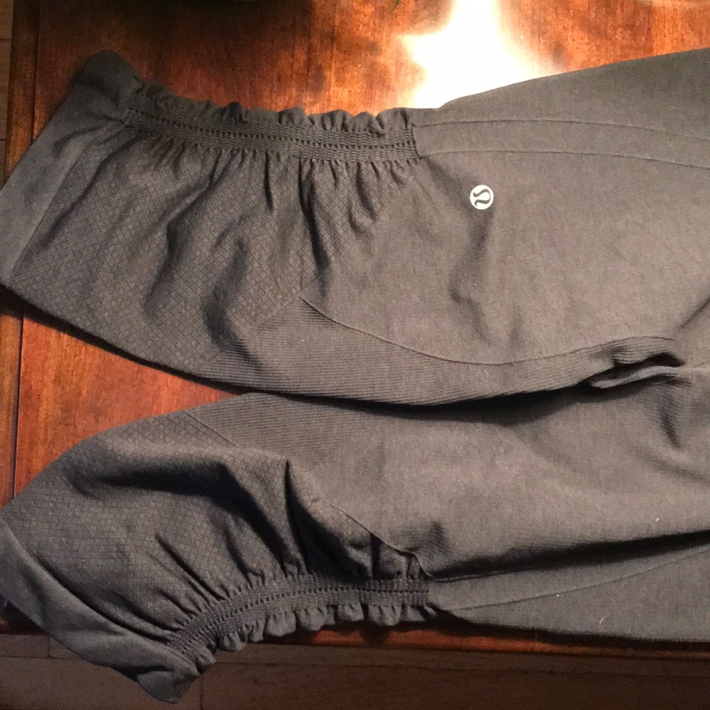 RARE Lululemon grey cropped scrunch leggings